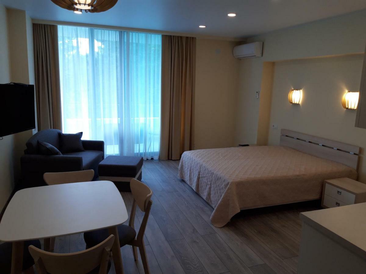 Green Line Apartment Batumi Eksteriør billede